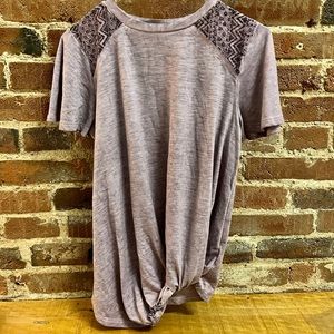 Rewind lavender lace ruched hem tee.